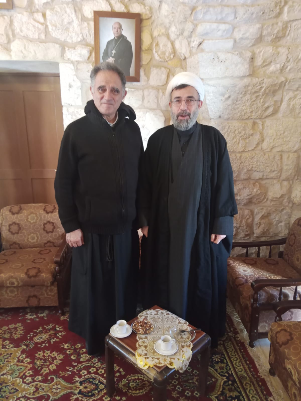 الشيخ حيدر خلال زيارته الأسقف فؤاد زوين