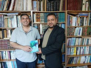 ضاحي مقدماً "موانىء الفيروز" الى الدكتور بزي