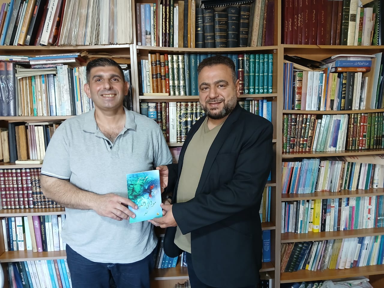 ضاحي مقدماً "موانىء الفيروز" الى الدكتور بزي