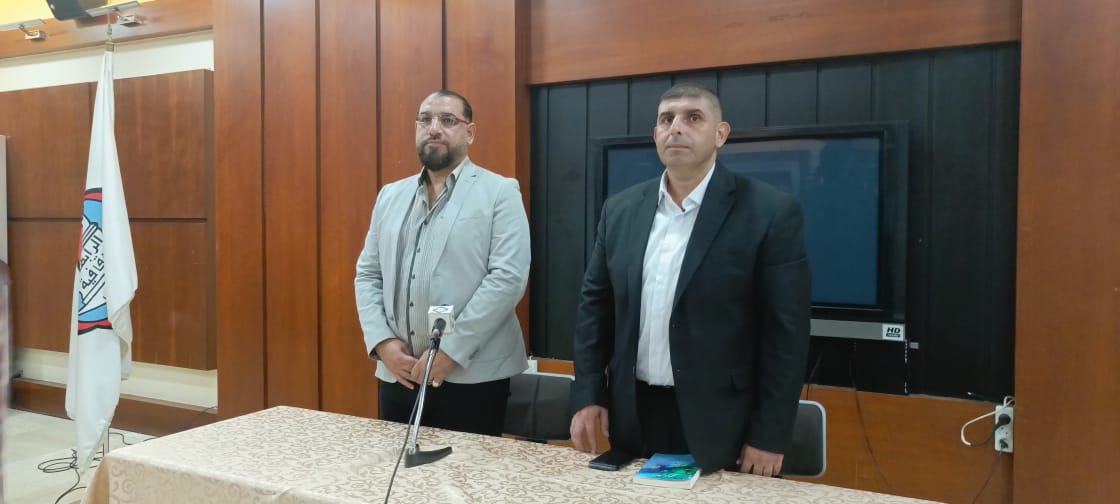 علي ضاحي وعبد الحليم حمود خلال التوقيع الثاني لموانىء الفيروز في الرابطة الثقافية في طرابلس