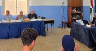 الفري خلال مناقشته رسالة الدكتوراه