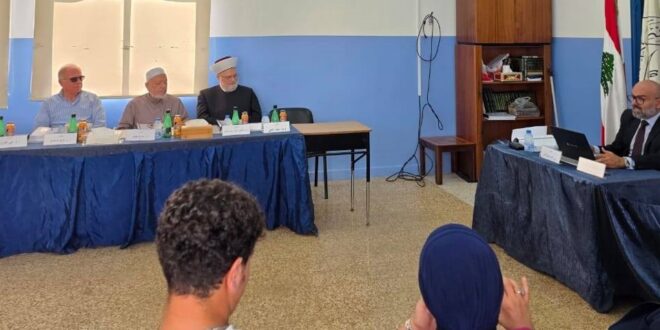 الفري خلال مناقشته رسالة الدكتوراه