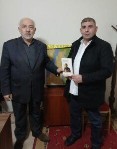 علي ضاحي مقدماً كتابه لحسن حب الله