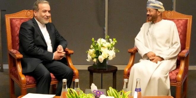 وزير خارجية ايران عباس عراقجي ووزير الخارجية العماني بدر البوسعيدي