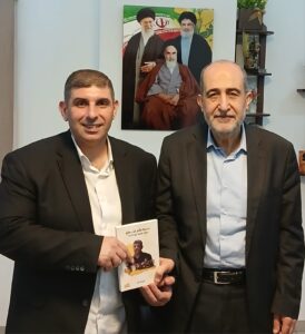 ضاحي مقدماً كتابه لللنائب السابق محمد برجاوي