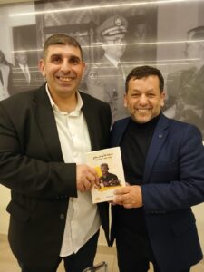 ضاحي مقدماً كتابه لشربل خليل