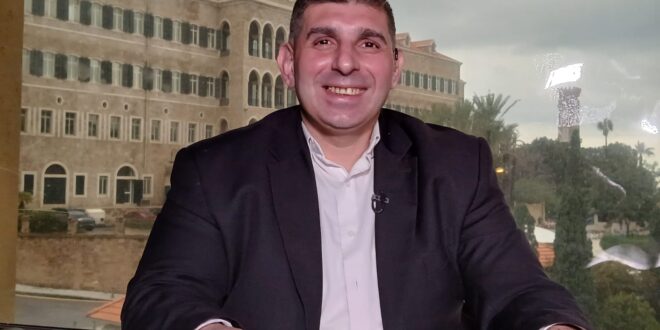 الصحافي علي ضاحي