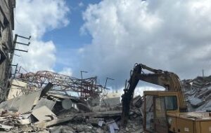 مبنى صوت الفرح المدمر